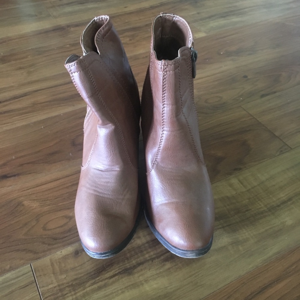 Dollhouse side zipper bootie